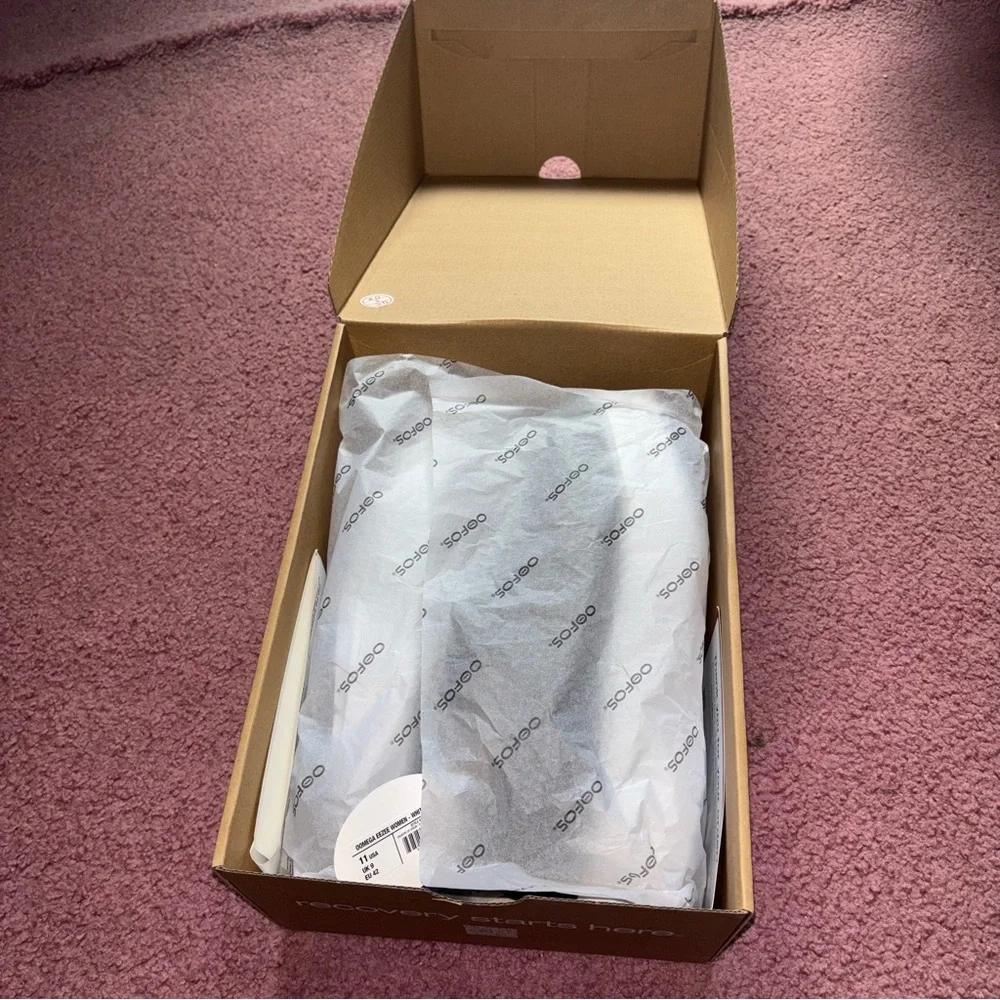 OOFOS Women's OOmеga eeZee Slip-On Shoe Box - Black White - Picture 4 of 7